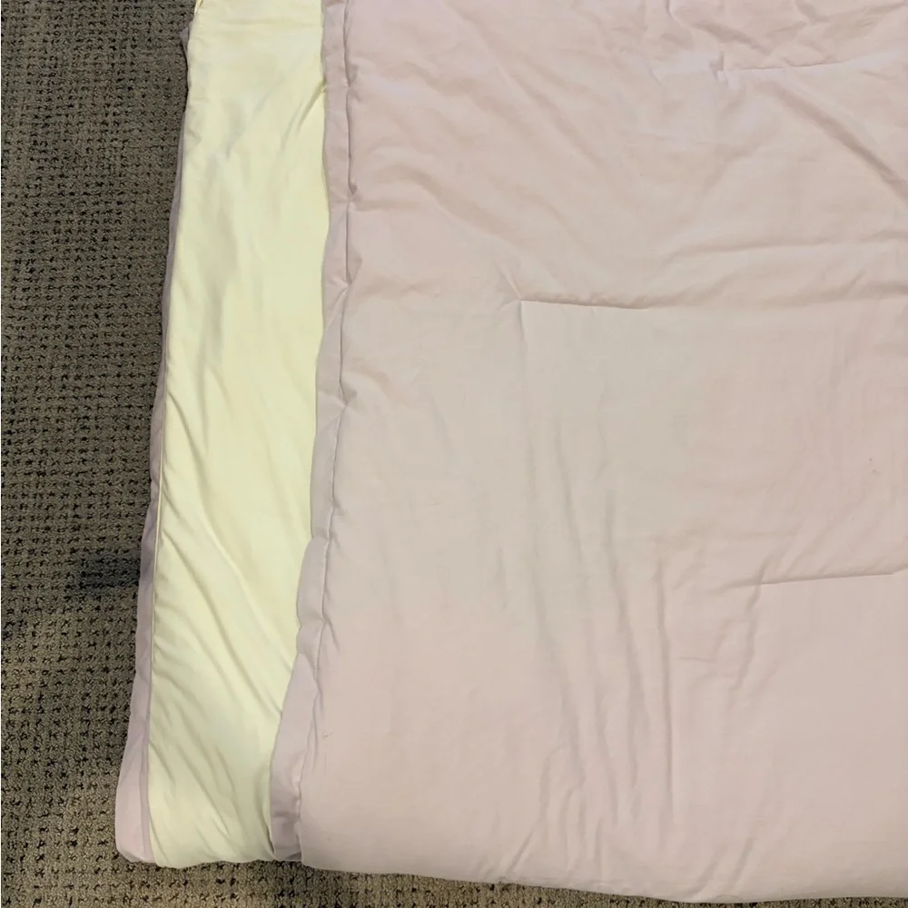 Mellow Built-In White/Lavender Duvet Cover Comforter - machine washable